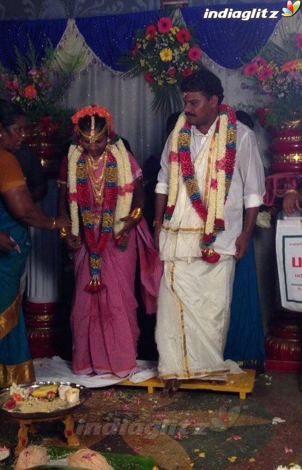 Aadukalam Murugadoss Marriage